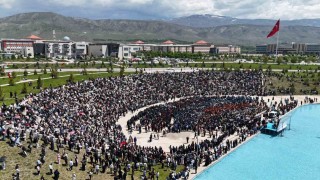 EBYÜde 3 bin 150 öğrenci mezuniyet sevinci yaşadı