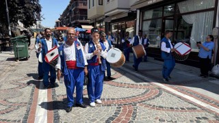 Edirnede davul-zurna ekibinden esnafa Kırkpınar daveti