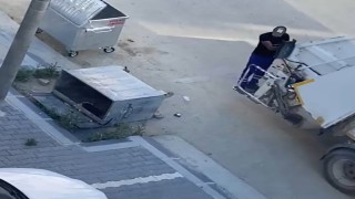 Edirnede devrilen çöp konteyneri günlerdir kaldırılmadı