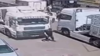 Edirnede tırın altında kalan yaya hayatını kaybetti