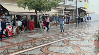 Edirnede vatandaşlar yağmurun tadını çıkardı