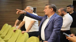 Efeler Belediyesi Muzaffer İzgü Salonu yeni yüzüyle sanatseverleri bekliyor