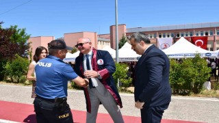 Eğitimin yaşı yok: 56 yaşında diploma aldı
