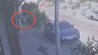 Ehliyetsiz gencin kullandığı otomobil motosiklet mağazasına daldı: 2,3 milyonluk zarar meydana geldi