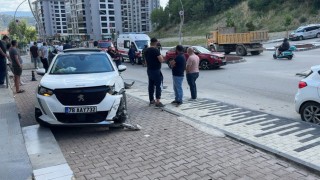 Ehliyetsiz sürücünün karıştığı kazada anne ile kızı yaralandı