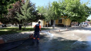 Elazığda belediye ekiplerinin, temizlik mesaisi sürüyor