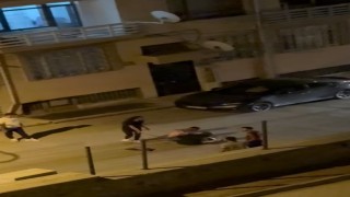 Elazığda iki kadın ile bir şahsın sokak ortasındaki kavgası kamerada