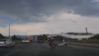 Elazığda motosiklet sürücüsünden tehlikeli yolculuk