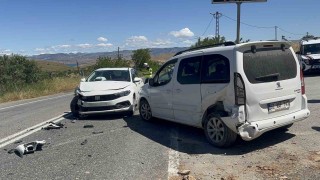 Elazığda trafik kazası: 2 yaralı