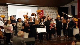 Emekli astsubaylardan Babalar Gününe özel türkü şöleni