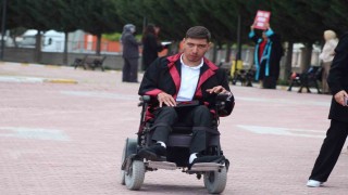 Engel tanımayan azmiyle okulundan mezun oldu