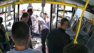 Epilepsi nöbeti geçiren yolcuyu hastaneye yetiştiren belediye otobüsü şoförü taktir topladı