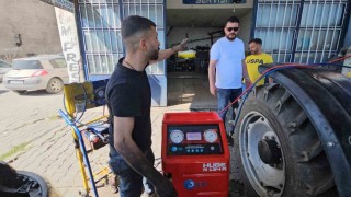 Erciş'te sıcak hava etkisini gösterdi, sürücüler klima için sanayiye akın etti