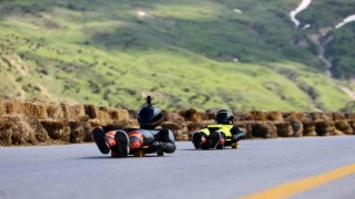 Ergan Dağında nefes kesen kaykay yarışları başladı