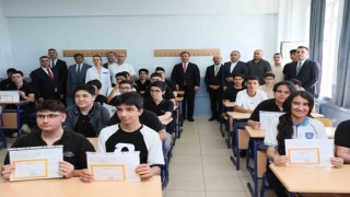 Erzincanda 41 bin 526 öğrenci karne heyecanı yaşadı