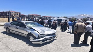 Erzincanda maddi hasarlı trafik kazası