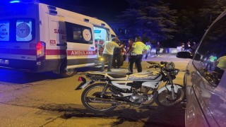 Erzincan'da otomobil ile motosiklet çarpıştı: 2 yaralı