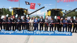 Erzurumda bir ilk: Tarım makineleri parkına 2 biçerdöver, 4 römork eklendi