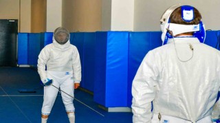 Esenyurt Belediyesi, gençleri disiplin ve stratejinin sporu eskrim ile buluşturuyor