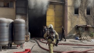 Esenyurtta su pompası fabrikasında yangın