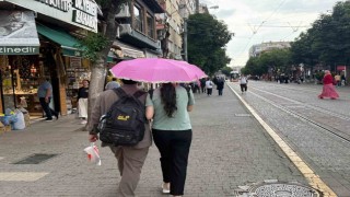 Eskişehirde beklenen gök gürültülü sağanak yağış etkili oldu