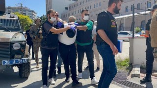 Eskişehirde neo-nazi sembolü olan hücum yeleği ile 5 kişiyi bıçaklayan saldırgan hayatını kaybetti