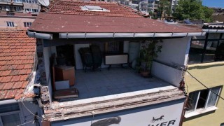 Fatih Lalelide binadan kopan beton ve metal parçalar yere düştü, facianın eşiğinden dönüldü