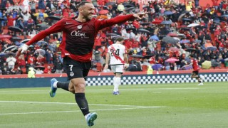 Fenerbahçenin yeni transferi Vedat Muriqi bu akşam İstanbula geliyor