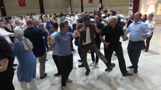 Fildişi Sahilli gençler düğününde halay ve yöresel oyunlarla ilgi odağı oldu