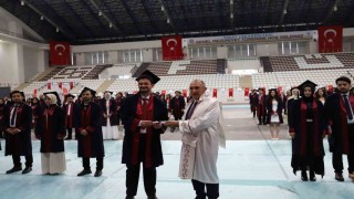 Fırat Üniversitesi Tıp Fakültesi 38. dönem mezunlarını uğurladı