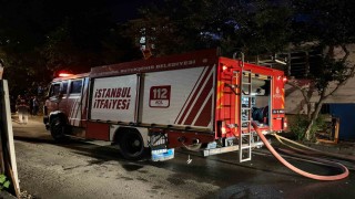 Gaziosmanpaşada gecekondu alev alev yandı