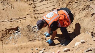 Gazzedeki mezarlıkta onlarca insan kalıntısı çıkarıldı