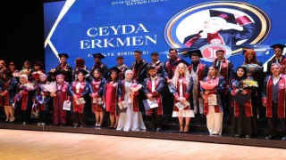 Geleceğin iletişimcileri mezuniyet heyecanı yaşadı