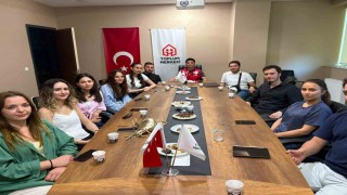 Genç Kızılayda bayrak değişimi