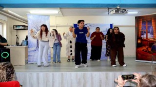 Gezici tiyatro, öğrencileri sanatla buluşturdu