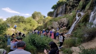 Girlevik Şelalesi bayramda ziyaretçi akınına uğradı