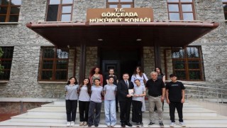 Gökçeadada Minik Kalemlerden Büyük Başarı: 34 Öğrencinin Eserleri Kitaplaştı