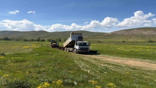 Gökçederenin arazi yollarında çalışmalar devam ediyor