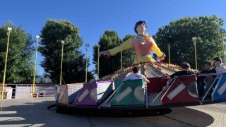 Günlerdir lunaparkı izleyen otizmli çocuğa çalışanlardan özel tur