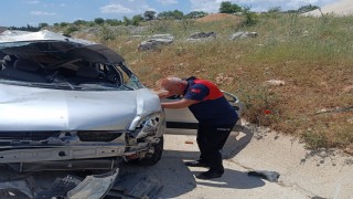 Hafif ticari araç takla attı: 1 ölü, 1 yaralı