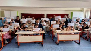 Hakkaride 69 bin 17 öğrenci karne sevinci yaşadı