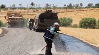 Haliliye kırsalında yollar sathi asfalt kaplamayla yenileniyor