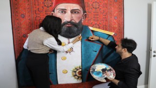 Halıyı tuvale çeviren mühendis çiftin eserleri hayran bırakıyor