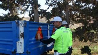 Hasat döneminde yaşanan kazaların önüne geçmek amacıyla traktörlerdeki reflektörler kontrol edildi