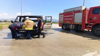 Hassada yanan minibüs kullanılmaz hale geldi