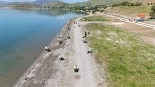Hazar Gölünde dev temizlik 12 ton atık toplandı