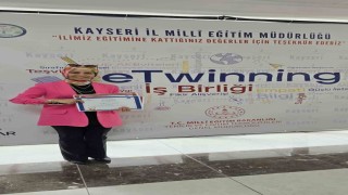 Hilal öğretmen geliştirdiği eTwinning projeleri ile öğrencilerin yüzünü güldürdü
