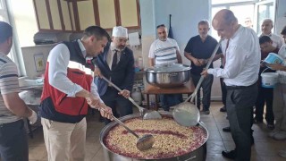 Hisarcık Kutluhallar köyünde aşure geleneği sürdürülüyor
