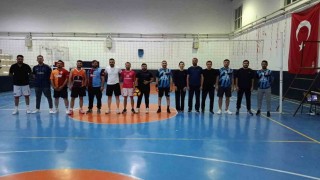 Hocalarda voleybol turnuvası final heyecanı