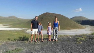 Hollandalı aile Meke Gölü ve Acıgöle hayran kaldı